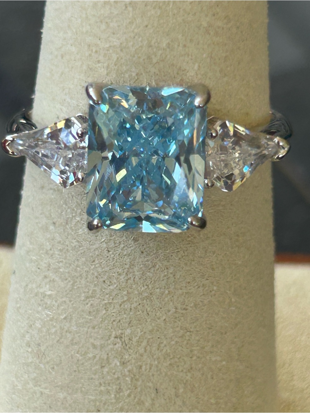 4 ct Emerald cut aquamarine & Moissinite ring in a size 8 solid sterling silver
